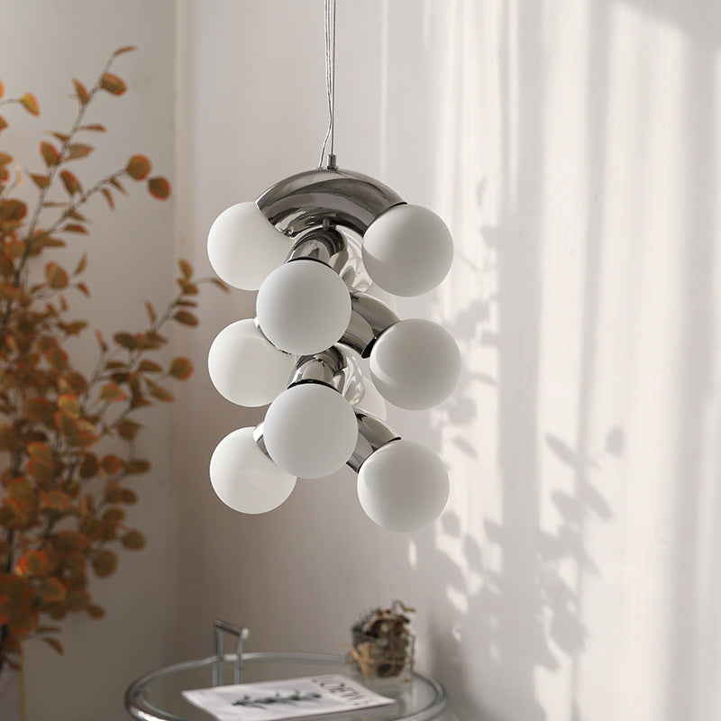 Jaki's Bauhaus-style pendant lamp 3