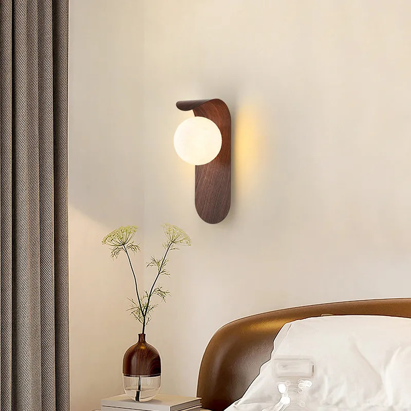 LuxeWood – Chic Walnut Wall Lamp for Unique Ambiances 3