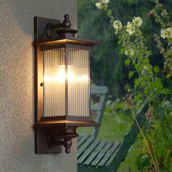 Vintage Black Outdoor Wall Lantern - Classic Rectangular Design for Gardens 0