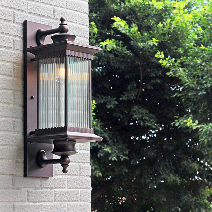 Vintage Black Outdoor Wall Lantern - Classic Rectangular Design for Gardens 2