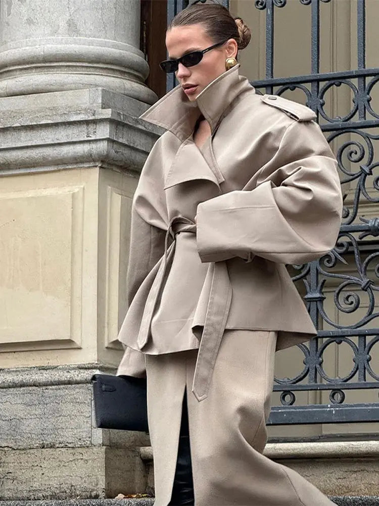Ava | Chic Vintage Short Trench Coat with Elegant Collar and Shoulder Pads 4