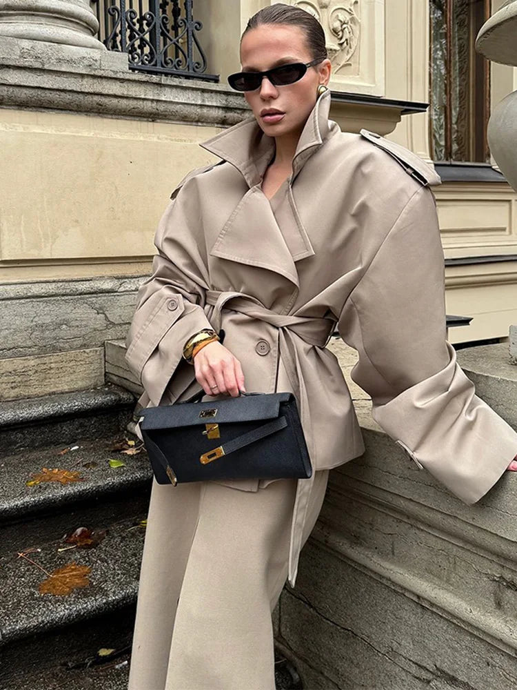 Ava | Chic Vintage Short Trench Coat with Elegant Collar and Shoulder Pads 5