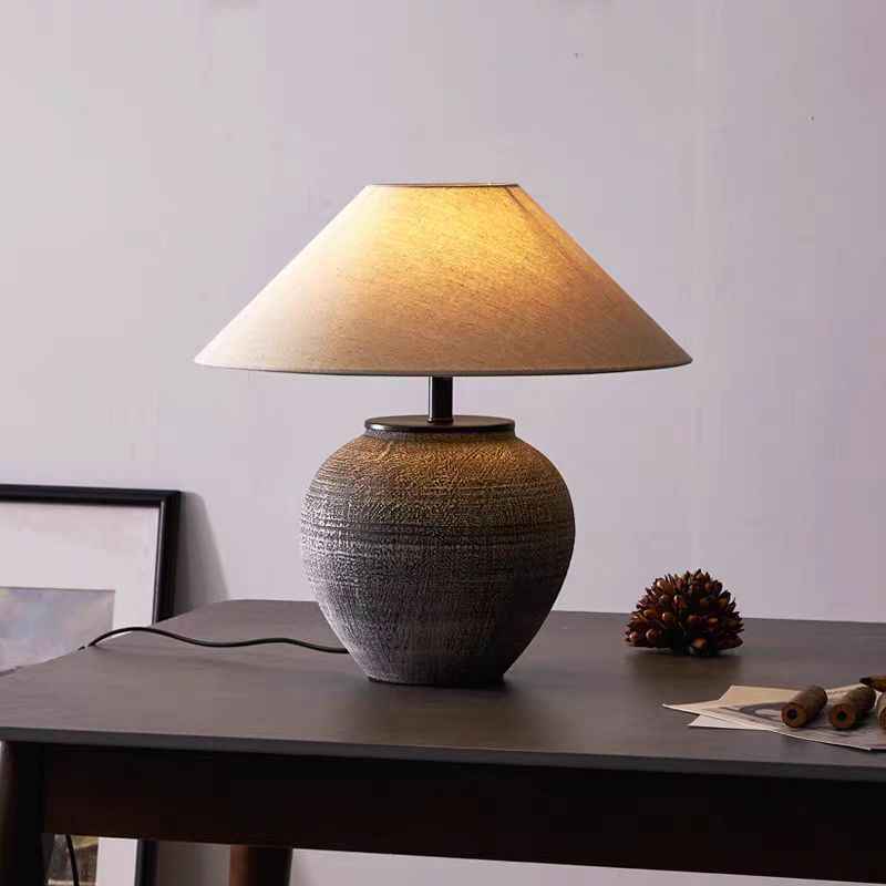 Vyntra | Vintage Ceramic Table Lamp with Classic Appeal for Modern Interiors