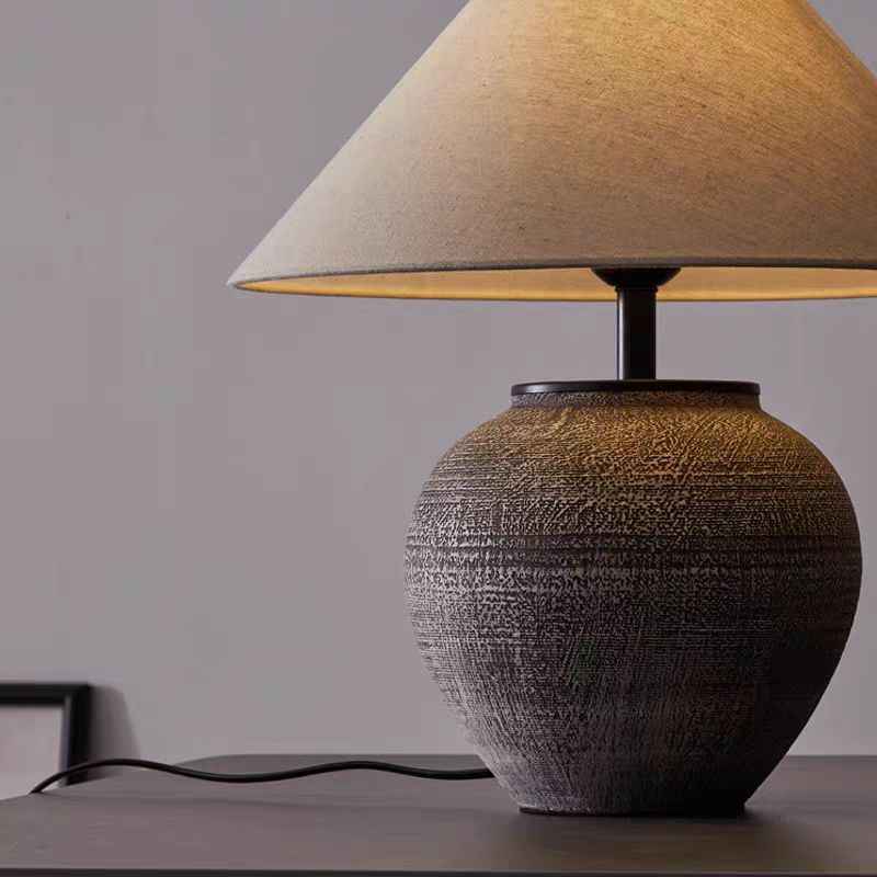 Vyntra | Vintage Ceramic Table Lamp with Classic Appeal for Modern Interiors