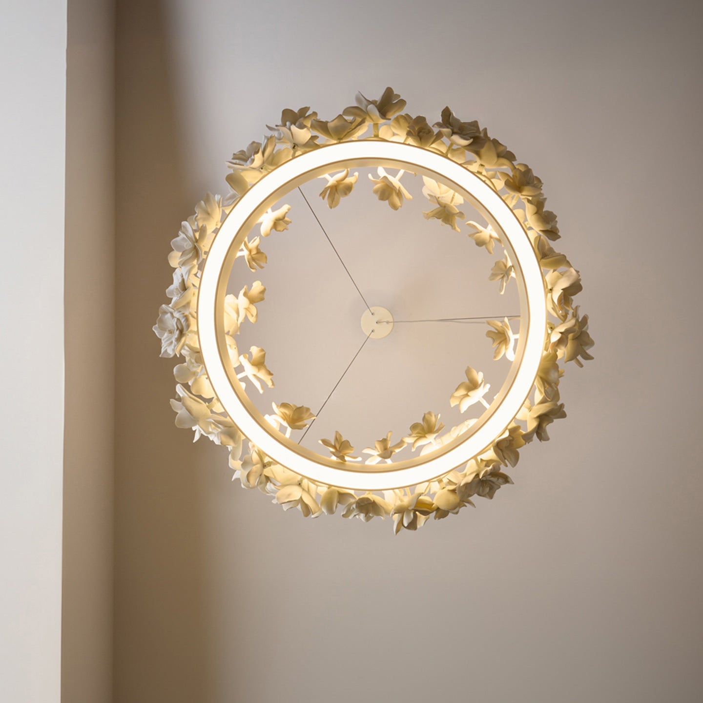 Chandelier with ceramic flowers 4