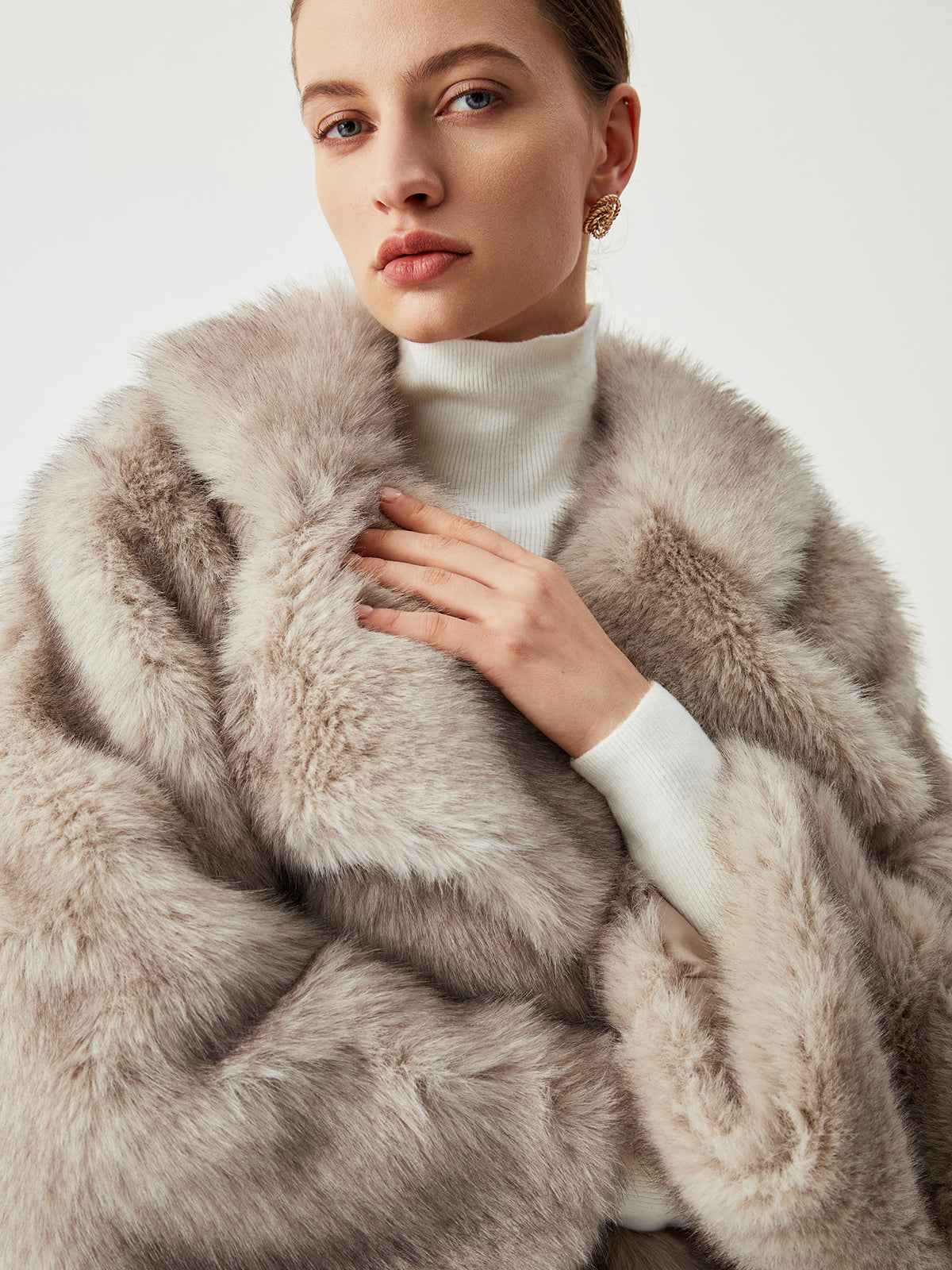 Dayana | Women’s Luxurious Oversized Collared Faux Fur Coat