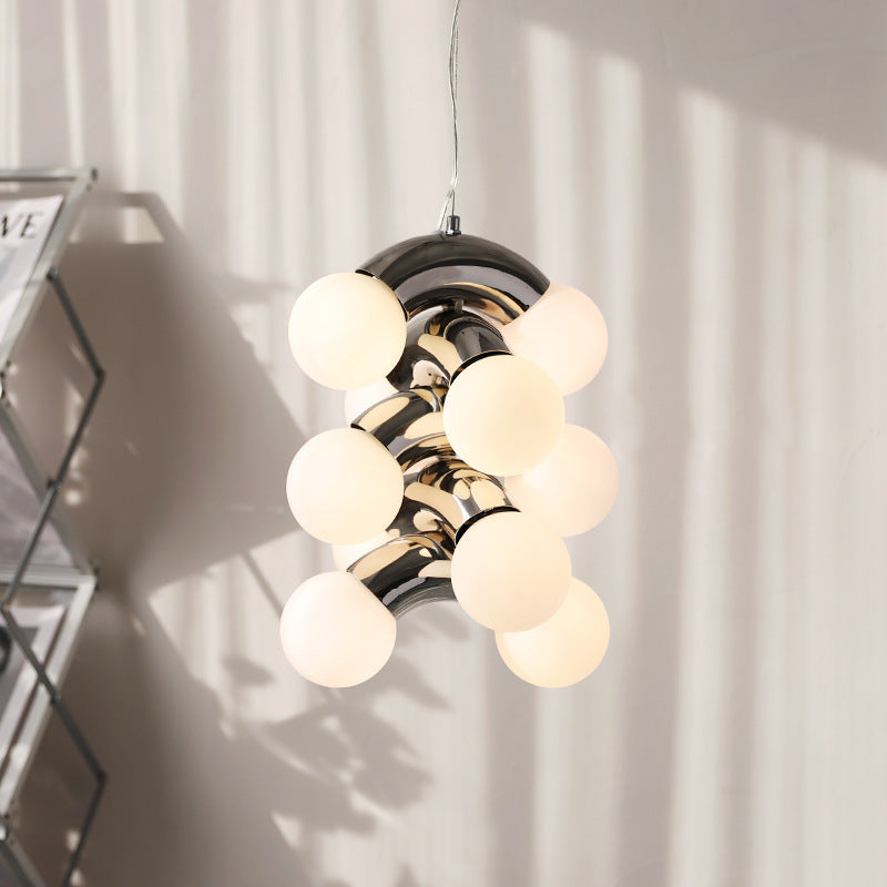 Jaki's Bauhaus-style pendant lamp 1