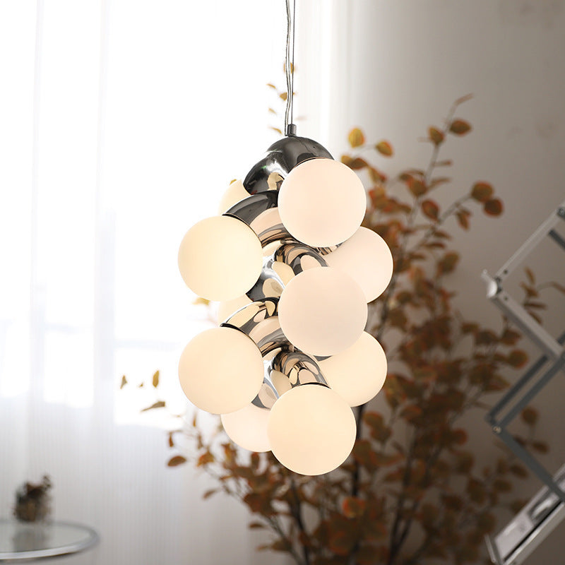 Jaki's Bauhaus-style pendant lamp 2