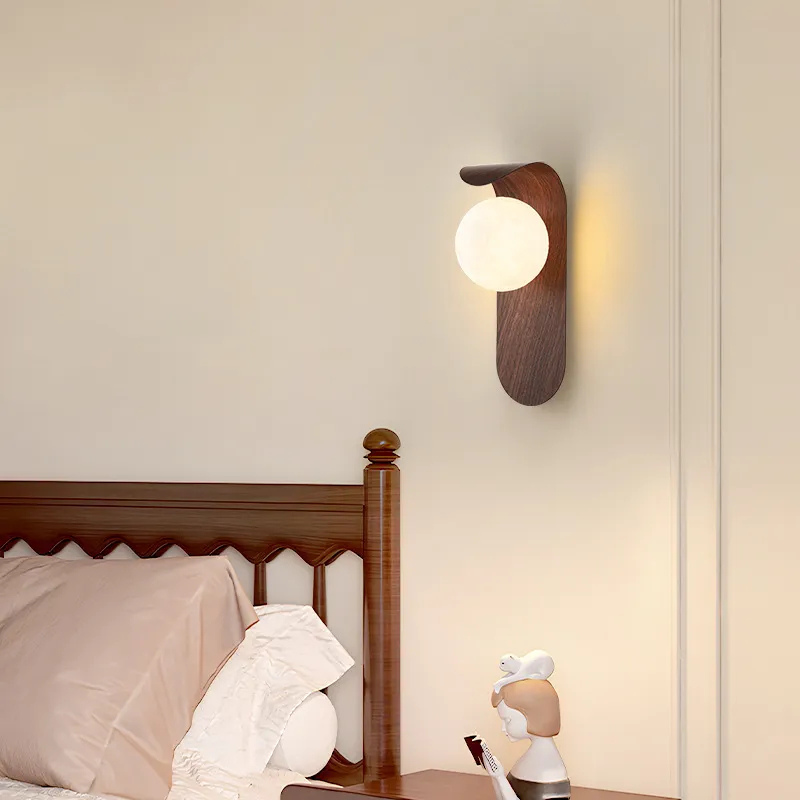 LuxeWood – Chic Walnut Wall Lamp for Unique Ambiances 2