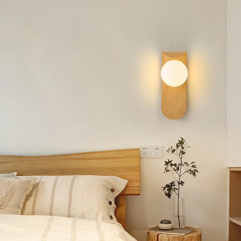 LuxeWood – Chic Walnut Wall Lamp for Unique Ambiances 4