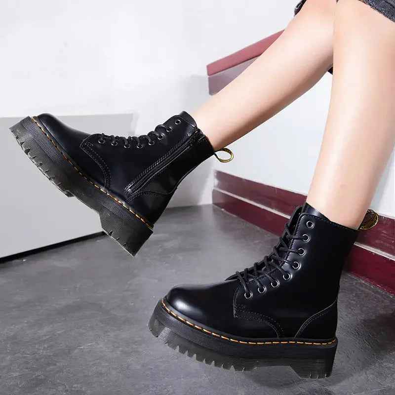 Stylish Leather Platform Boots with Chunky Sole – Comfortable Urban Footwear for All-Day Wear