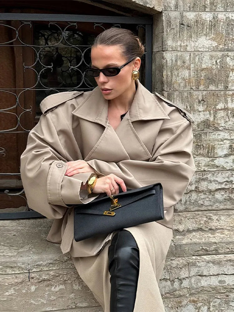 Ava | Chic Vintage Short Trench Coat with Elegant Collar and Shoulder Pads 2