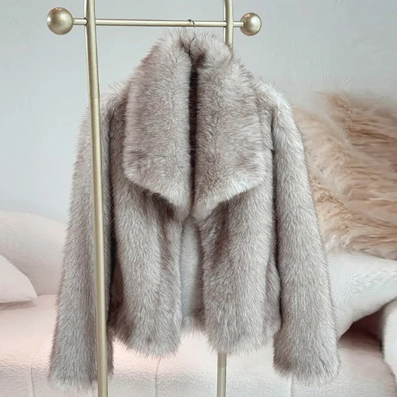 Ava | Elegant Lightweight Faux Fur Jacket 2